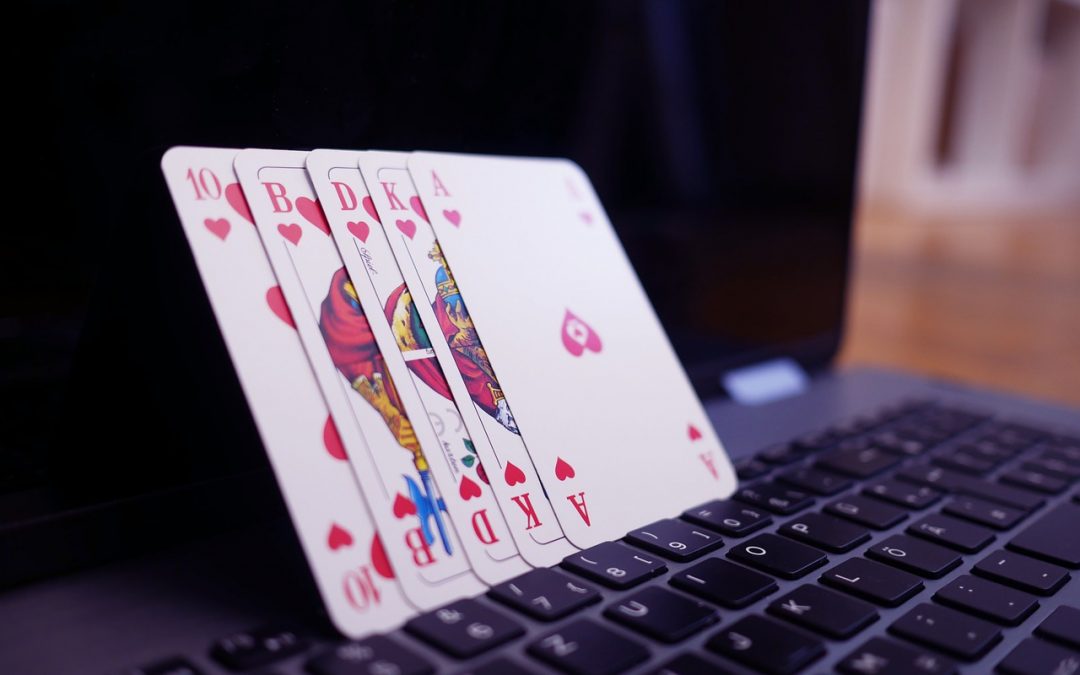 Jugar poker online. Ventajas e inconvenientes.